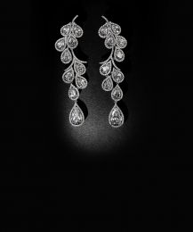 Vigne earrings pear shape diamonds
