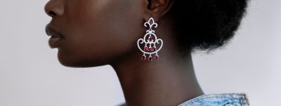 Les boucles d'oreilles rubis