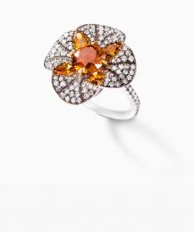 Poppy Ring wit goud bezet met brillianten