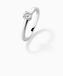 Kiss Me White gold Ring diamond