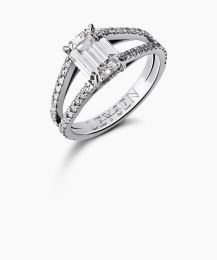 White gold, brilliants en an emerald cut diamant