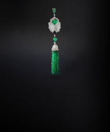 Haute Joaillerie Emerald Hanger